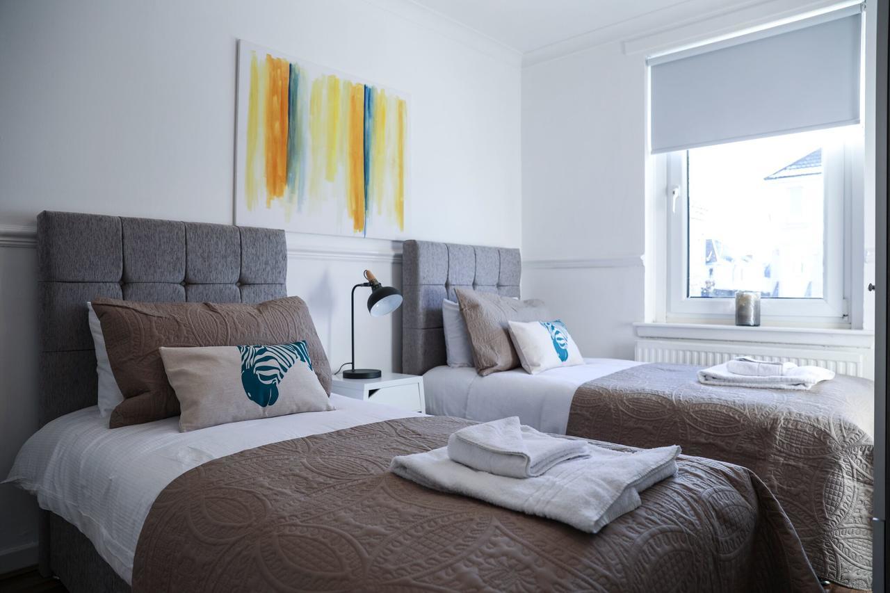 Meadowburn View Appartement Wishaw  Buitenkant foto